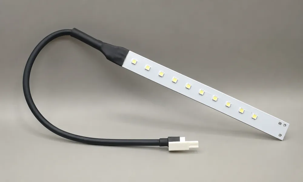 LED-модуль подсветки для вытяжки Korting, 5 Вт, 160 мм — плата с 10 светодиодами и кабелем с разъёмом